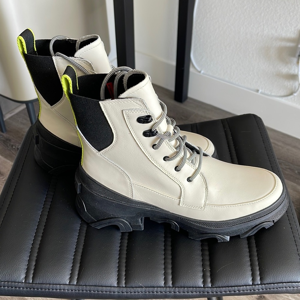 NWT Sorel Brex Boots